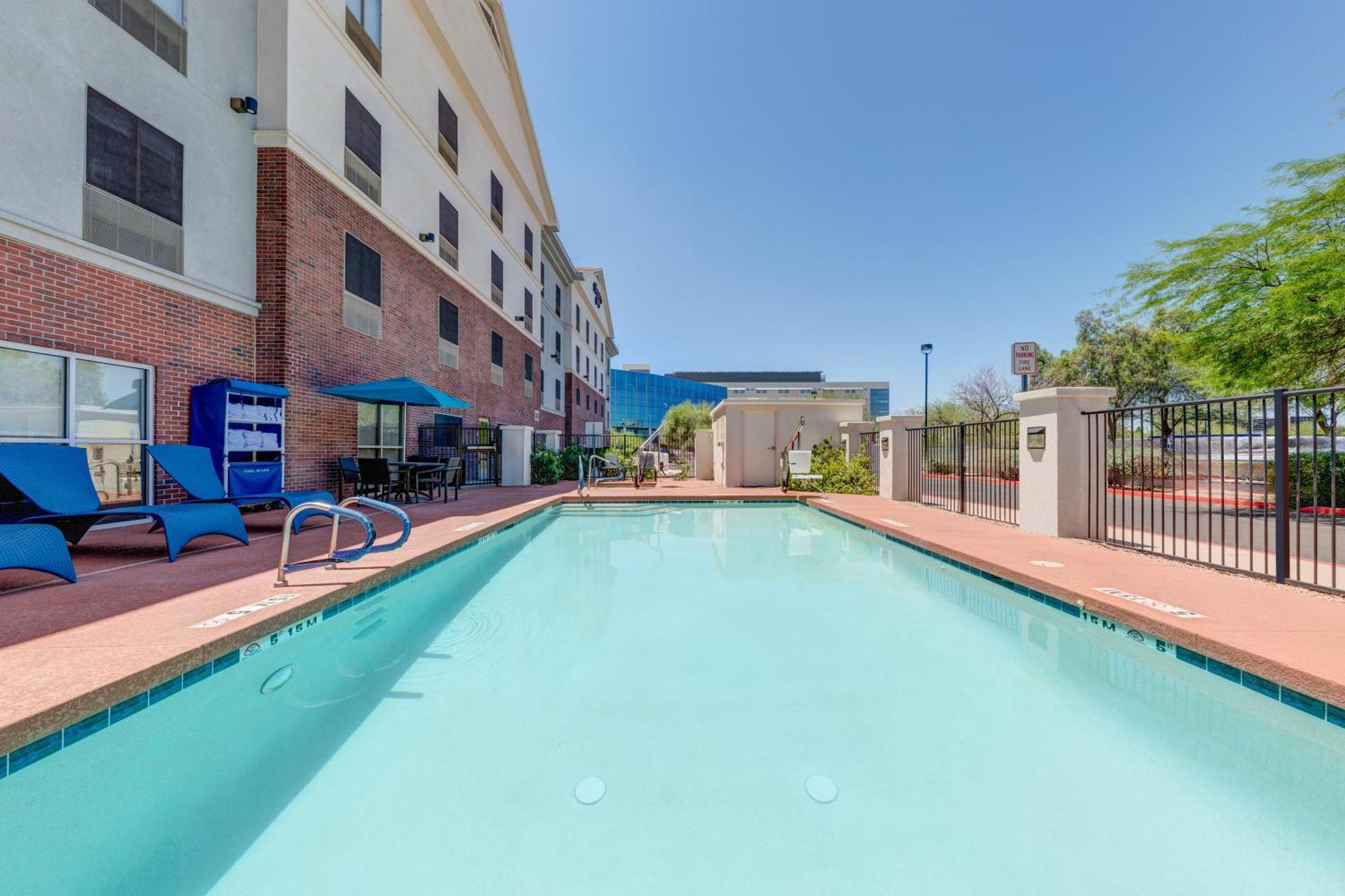 Hampton Midtown Downtown Area Hotel 3*