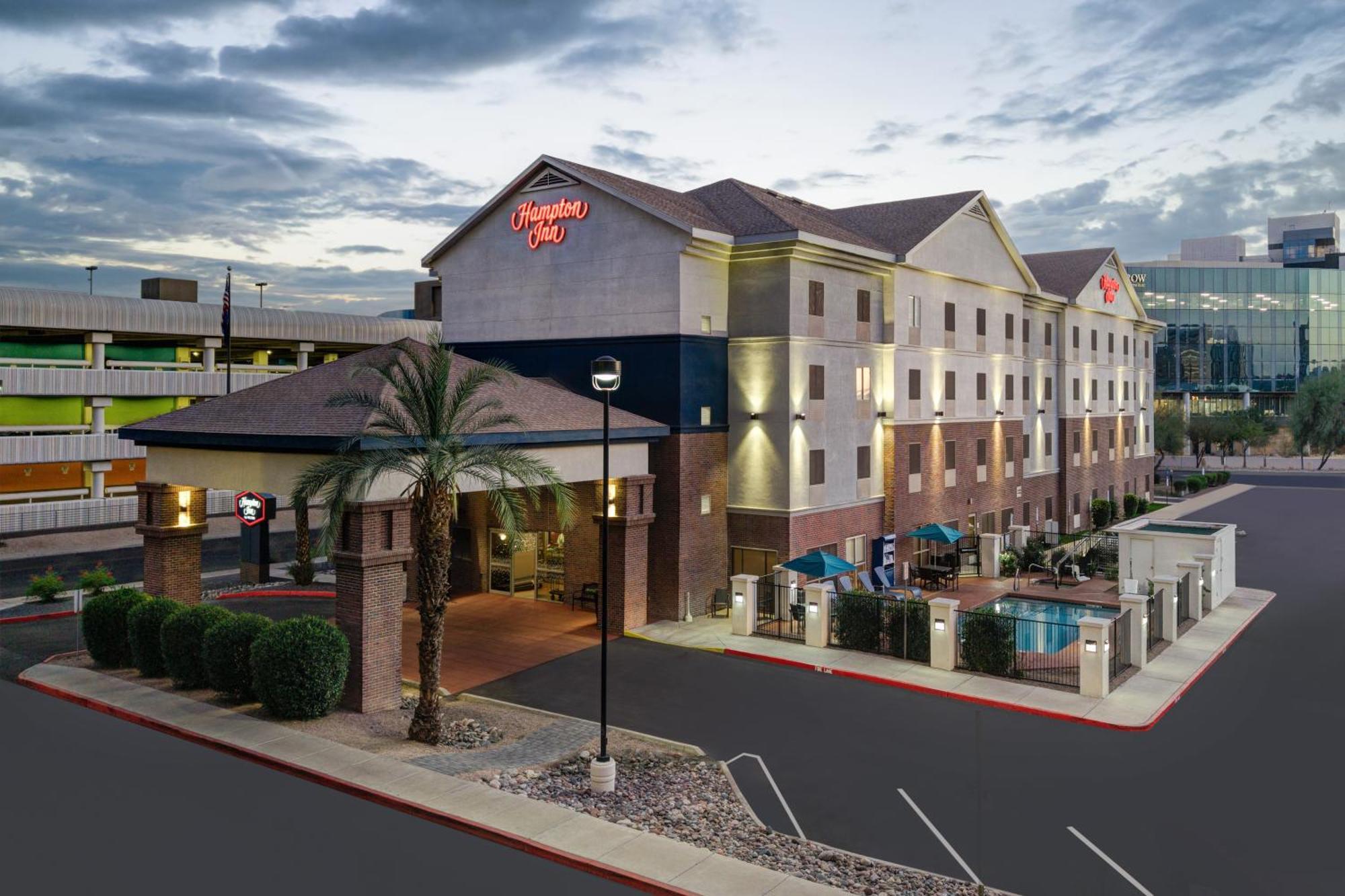 Hampton Midtown Downtown Area Hotel 3*